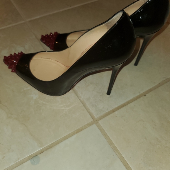 BEAUTIFUL Christian Louboutin heels - Picture 2 of 3